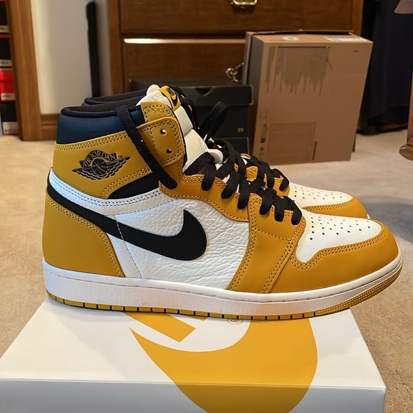 Air Jordan 1 Retro High - Picture 4 of 9